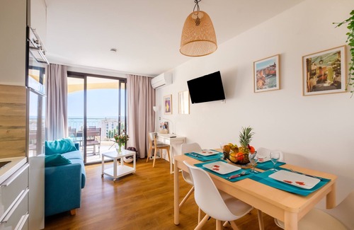 La Croix des Gardes Apartment | Apartment 'Sur La Mer' with Sea View, Shared Pool and Wi-Fi