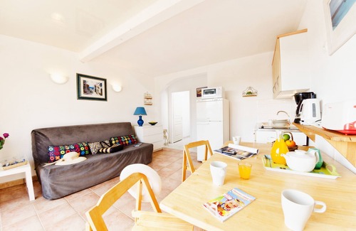 Les Bormettes Apartment | Apartment T3 * 250 m from the SEA with HEATED SWIMMING POOL and TENNIS (104)