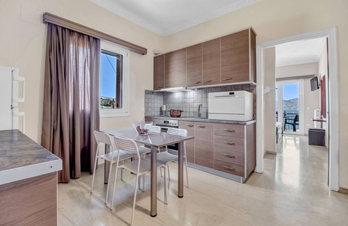 Nikiana Apartment | Apartment 'Tasoula's Vista' with Sea View, Wi-Fi and Air Conditioning