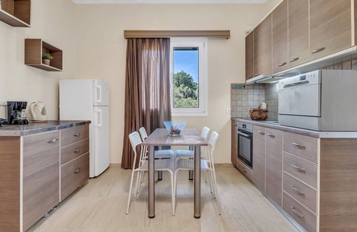 Nikiana Apartment | Apartment 'Tasoula's Vista' with Sea View, Wi-Fi and Air Conditioning