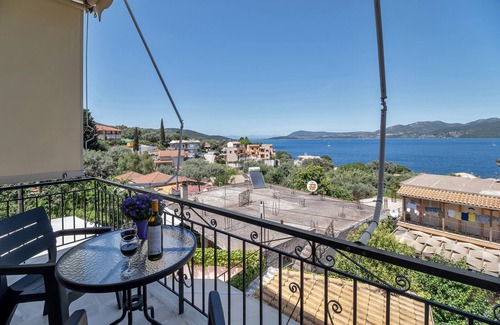 Nikiana Apartment | Apartment 'Tasoula's Vista' with Sea View, Wi-Fi and Air Conditioning