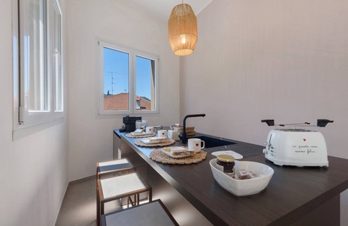 Como Apartment | Apartment 'Teresa Suite In Como' with Private Terrace, Wi-Fi and Air Conditioning