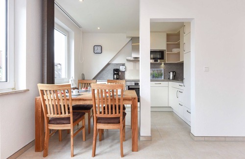 Neuharlingersiel Apartment | Apartment top right - House Albatros