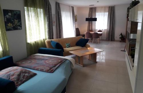 Steyr Apartment | APARTMENT Top1, 2 Schlafzimmer 3 Betten BESTROOMS eU