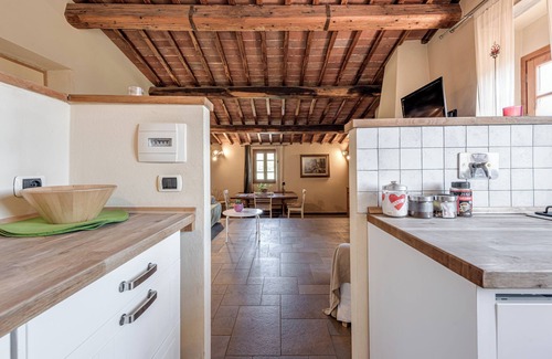 San Martino alla Palma Apartment | Apartment 'Tramontana' with Shared Pool, Wi-Fi and Air Conditioning