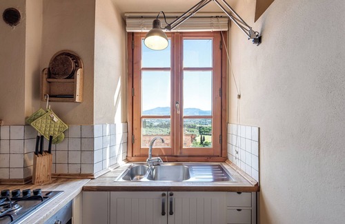 San Martino alla Palma Apartment | Apartment 'Tramontana' with Shared Pool, Wi-Fi and Air Conditioning