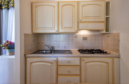Punta De Su Turrione Apartment | Apartment 'Trilocale Fiordaliso' with Sea View, Terrace & Shared Pool