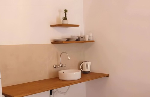 Kalymnos Town Apartment | Apartment 'Triple Room No 2' with Mountain View, Wi-Fi and Air Conditioning