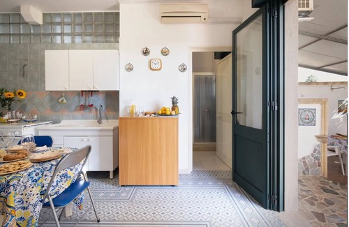 Scala di Furno House | Apartment Tritone in Luxury Villa with Shared Pool