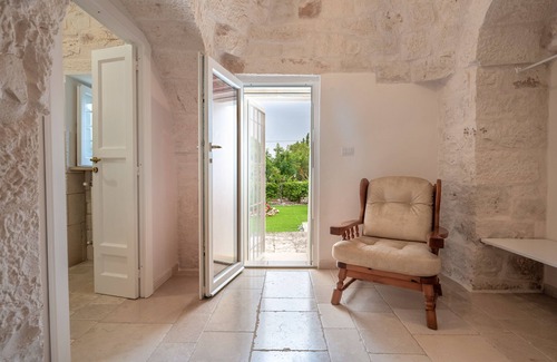 Specchiaruzzo Apartment | Apartment 'Trullo Suite In Masseria' with Shared Pool, Wi-Fi and Air Conditioning