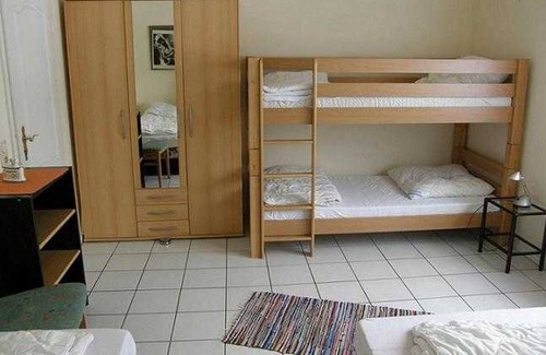 Wernborn Apartment | Apartment U3 = Gerlinde - House U, for 1-15 persons, 25km to FFM-Nord