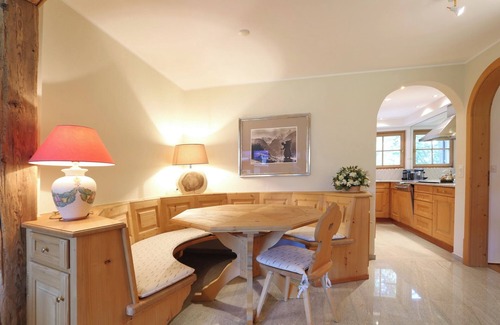 Champfer Apartment | Apartment Üerts - High-Quality Apartment with Balcony and View in Champfèr