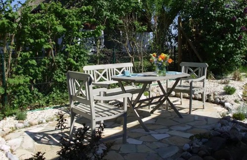 Luetow Apartment | Apartment 'Ullo´s Schwalbennest ' with Private Terrace, Shared Garden and Wi-Fi