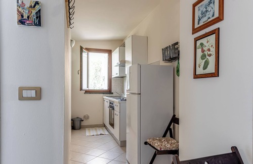 Empoli Apartment | Apartment 'Un Angolo Nel Verde A Empoli' with Shared Terrace, Wi-Fi and Air Conditioning