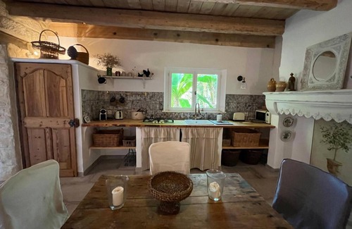 Gallician House | Apartment 'Une Maison Dans Un Mas' with Private Pool, Private Terrace and Wi-Fi