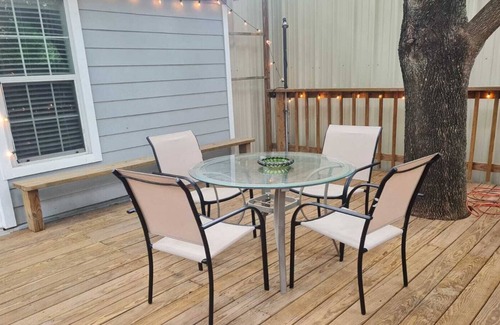 Aldine Apartment | Apartment Unit 1Bedroom -Kitchen 2-Beds-patio