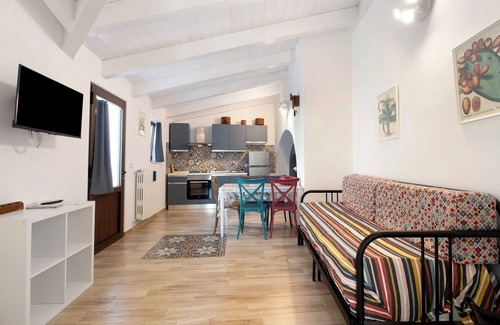 Rutigliano Apartment | Apartment 'Unit Two' with Shared Terrace, Wi-Fi and Air Conditioning