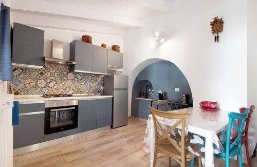Rutigliano Apartment | Apartment 'Unit Two' with Shared Terrace, Wi-Fi and Air Conditioning