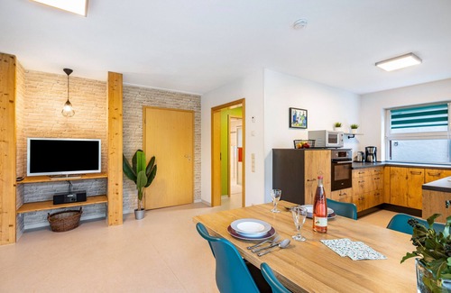 Gemarkung Tieringen Apartment | Apartment 'Untere Ferienwohnung' with Private Terrace, Shared Garden and Wi-Fi
