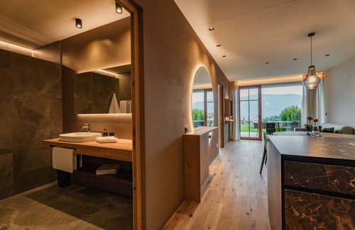 Berg/Monte Apartment | Apartment 'Valentinerhof Apt Terra' with Mountain View, Shared Pool and Wi-Fi