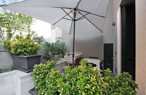 Arenzano Apartment | Apartment "Valeria 1 - Arenzanohost" close to the Sea with Terrace & Wi-Fi