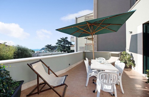 Arenzano Apartment | Apartment "Valeria 2 - Arenzanohost" with Sea View, Terrace & Wi-Fi