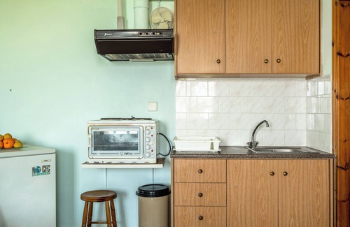 Angon Apartment | Apartment 'Vangelis Studio 1' with Sea View, Terrace & Wi-Fi