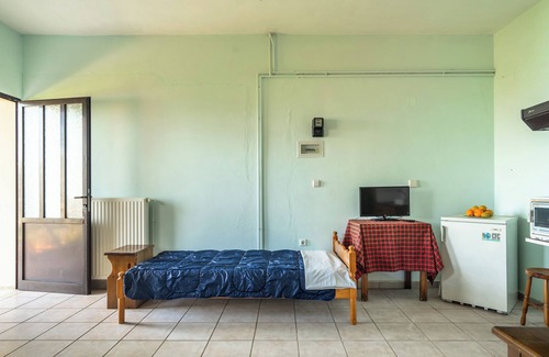 Angon Apartment | Apartment 'Vangelis Studio 1' with Sea View, Terrace & Wi-Fi