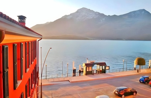 Consiglio di Rumo Apartment | Apartment 'Very Elegant Historic F2' with Lake View, Wi-Fi and Air Conditioning
