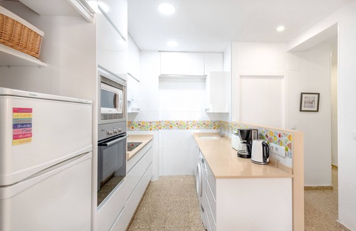 El Perello Apartment | Apartment 'View of the sea Beach 50 meters' with Terrace, A/C & Wi-Fi