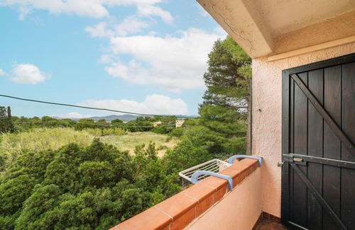 Porto Pino Apartment | Apartment 'Villa Mascia B' with Balcony and Air Conditioning