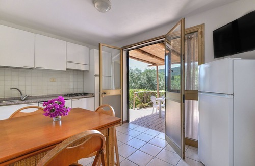 Lacona Apartment | Apartment 'Villa Conti - Trilocale 13' with Private Terrace, Shared Garden and Wi-Fi