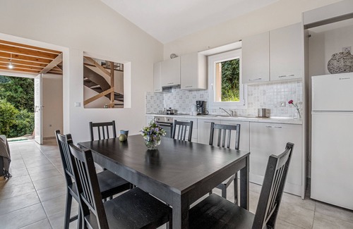 Drimonas Apartment | Apartment 'Villa Odysseus' with Sea View, Wi-Fi and Air Conditioning