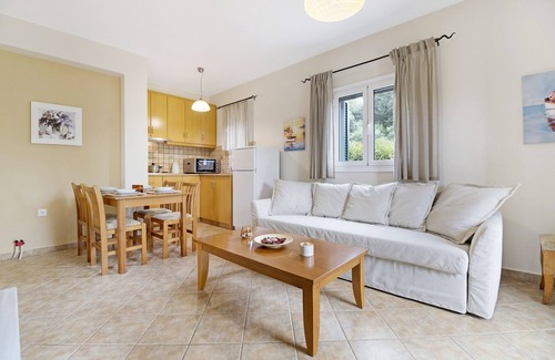 Spanochori Apartment | Apartment 'Villa Rita' with Shared Garden, Wi-Fi and Air Conditioning