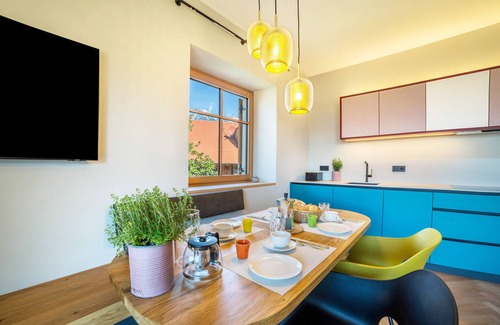 Merano Apartment | Apartment 'Villa Rosa Unterschöberlehof - Eliza' with Mountain View, Wi-Fi and Air Conditioning