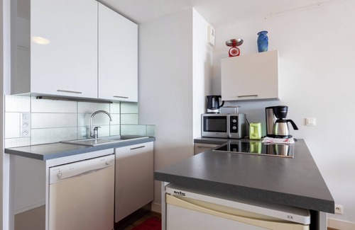 Trebeurden Apartment | Apartment 'Vue Mer By Madame Est Servie' with Sea View and Balcony