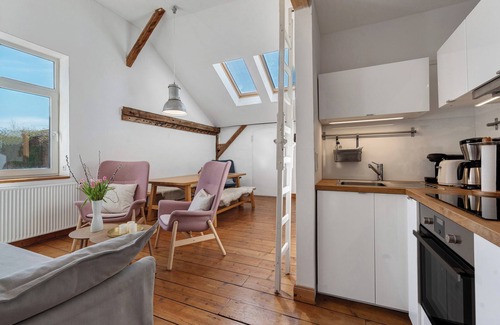 Meezen Apartment | Apartment 'Werkgut - Charmantes Loft' with Shared Terrace, Shared Garden and Wi-Fi