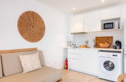 Cala d'Or Apartment | Apartment 'White Suites' with Shared Pool, Wi-Fi and Air Conditioning