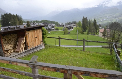 Cortina d'Ampezzo Apartment | Apartment with three bedrooms and garden in Chiave