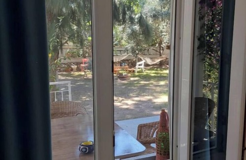 Mithatpasa Apartment | Apartment with garden directly on the beach D.3nn