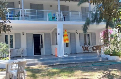 Mithatpasa Apartment | Apartment with garden directly on the beach D.3nn