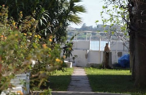 Mithatpasa Apartment | Apartment with garden directly on the beach D.3nn