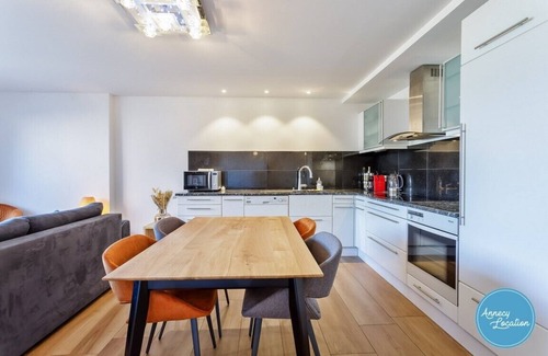 Veyrier-du-Lac Apartment | Apartment with 180° Lake & Mountain Views