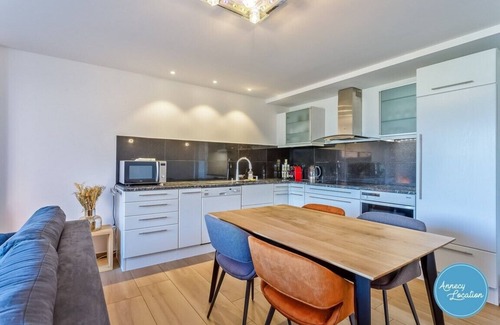 Veyrier-du-Lac Apartment | Apartment with 180° Lake & Mountain Views