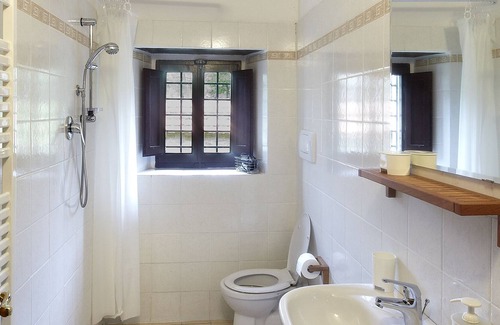 Londa Apartment | Apartment with 14 beds, in the green near Florence