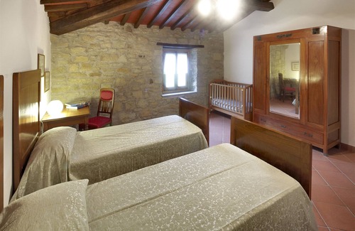 Londa Apartment | Apartment with 14 beds, in the green near Florence