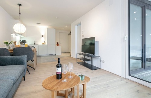 Buers Apartment | Apartment with a terrace surrounded by mountains