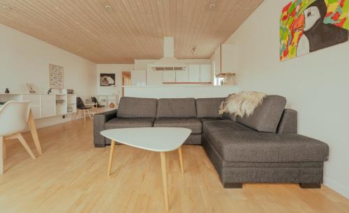Torshavn Apartment | Apartment with Balcony and Ocean View - Tórshavn