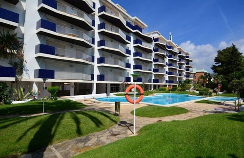 El Roc de Sant Gaieta Apartment | Apartment with communal pool and playground