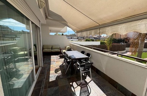 Roses Apartment | Apartment with direct access to the pool and 3 minutes from the beach! Close to all amenities!
